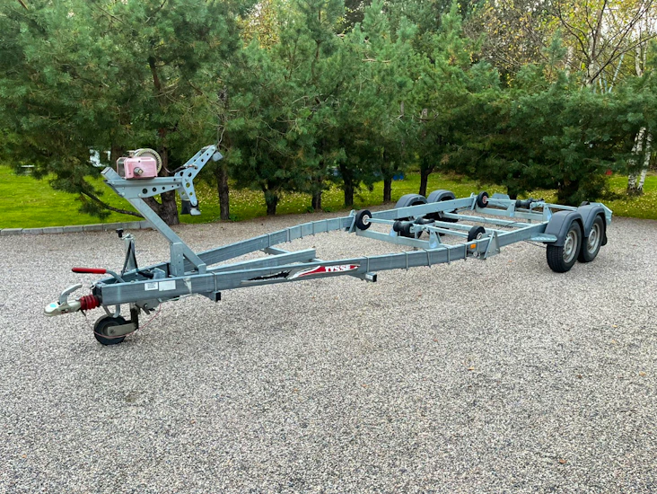 Båthenger til leie - inntil 23fot - nyttelast 2138kg