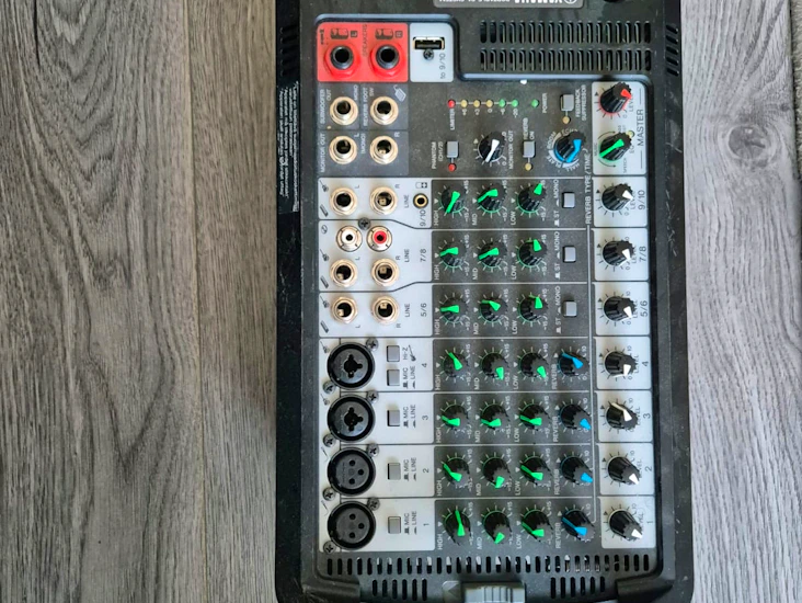 Yamaha portable 8-channel mixer
