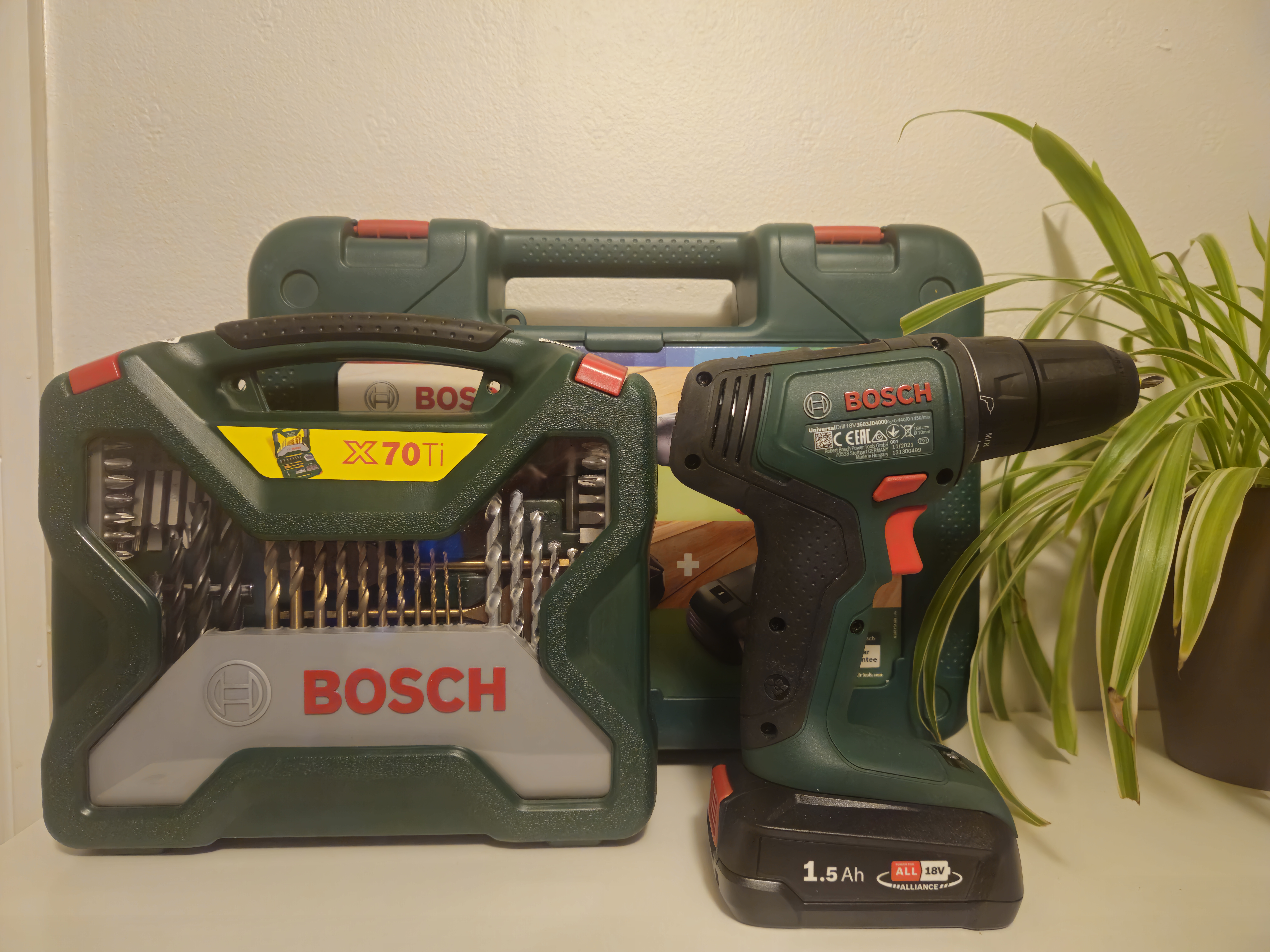 Universaldrill 18v med bor- og bitssett