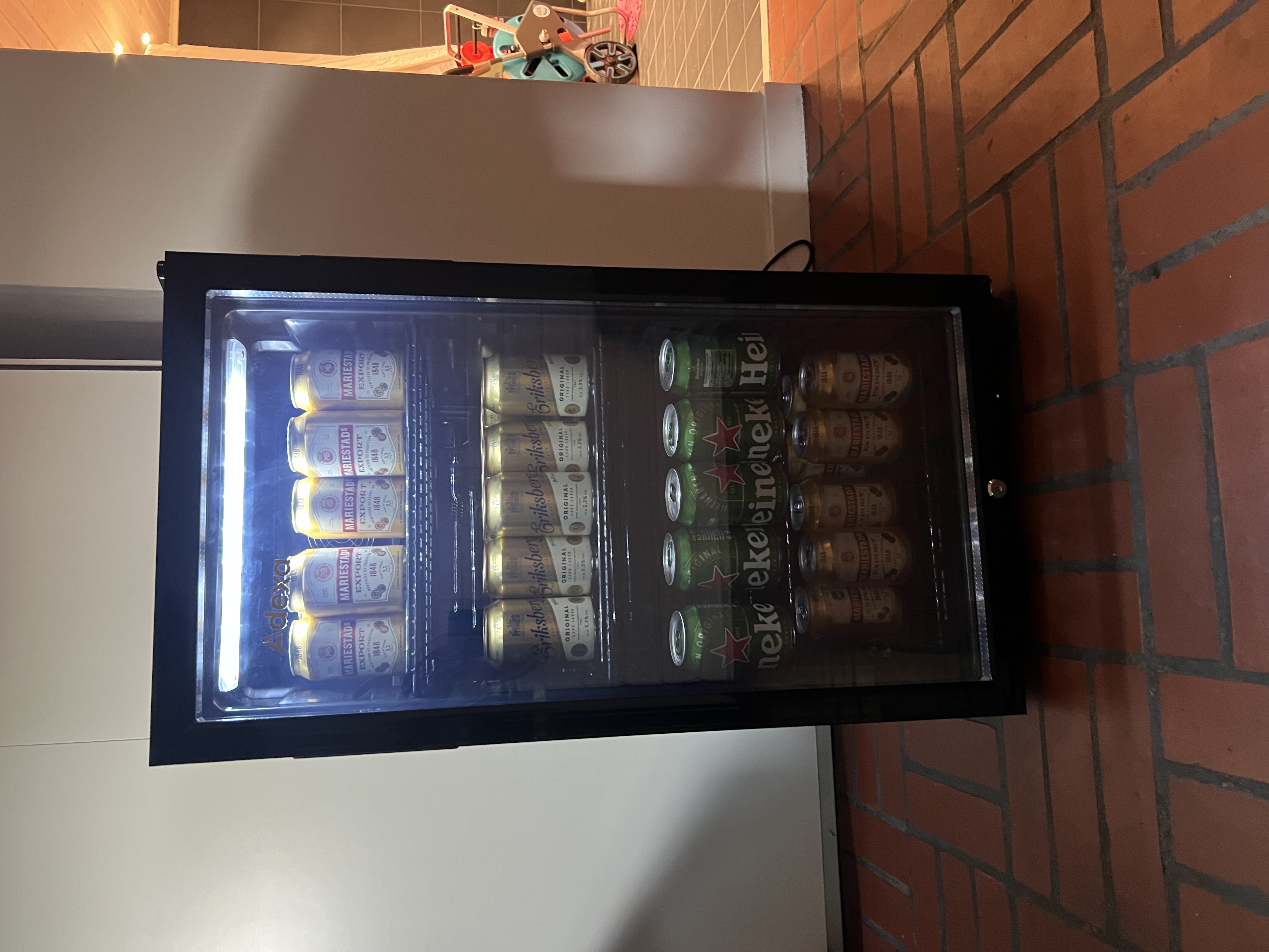 Dricka kyl ölkyl  med led ljus perfekt till festen rymmer ca: 70burkar 33cl