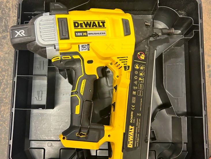 Spikpistol för stål och betong