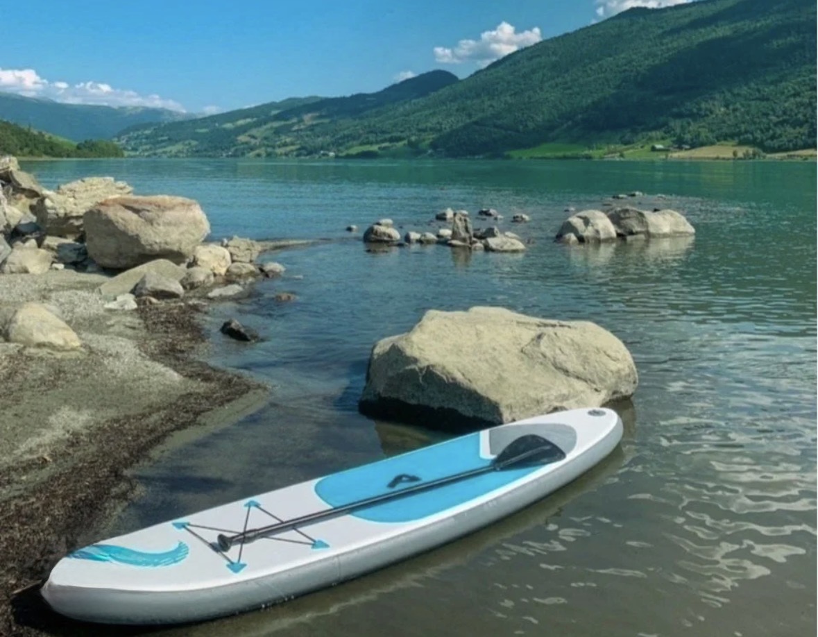 Sup-brett / oppblåsbart padlebrett med åre og pumpe – perfekt for sommer ☀️