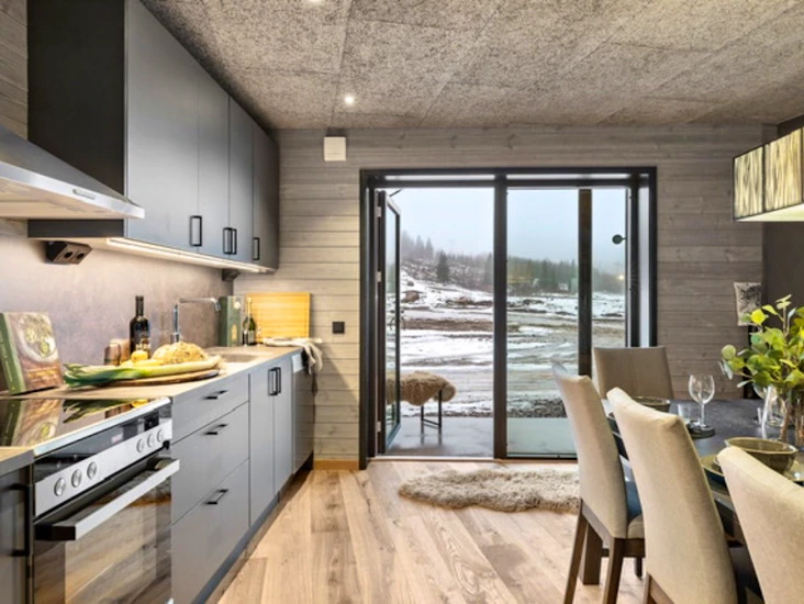 Nybyggt boende med bastu o öppen spis