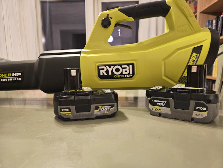 🌿 lövblås ryobi one+ whisper 18v – kraftfull, tyst & smidig (inkl. 2 batterier!) 🍂