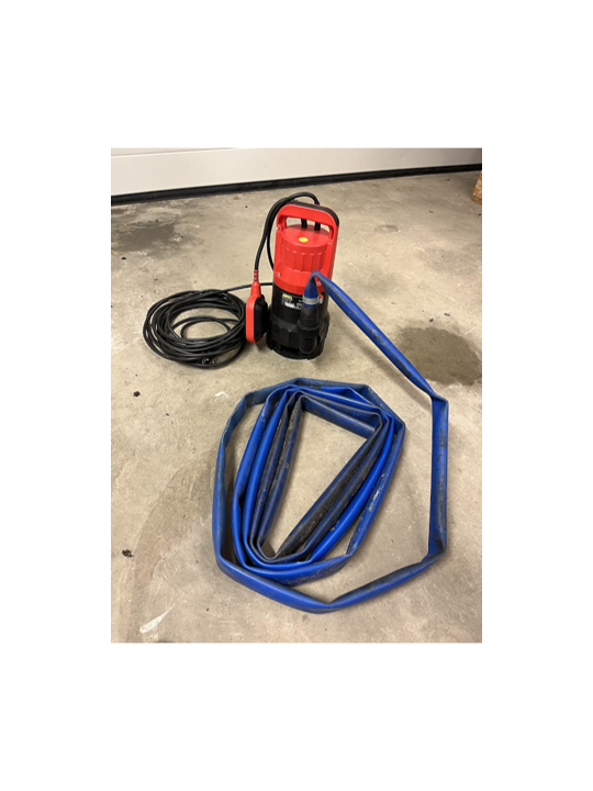 Dränkbar pump (133l/min) inkl ~10m slang
