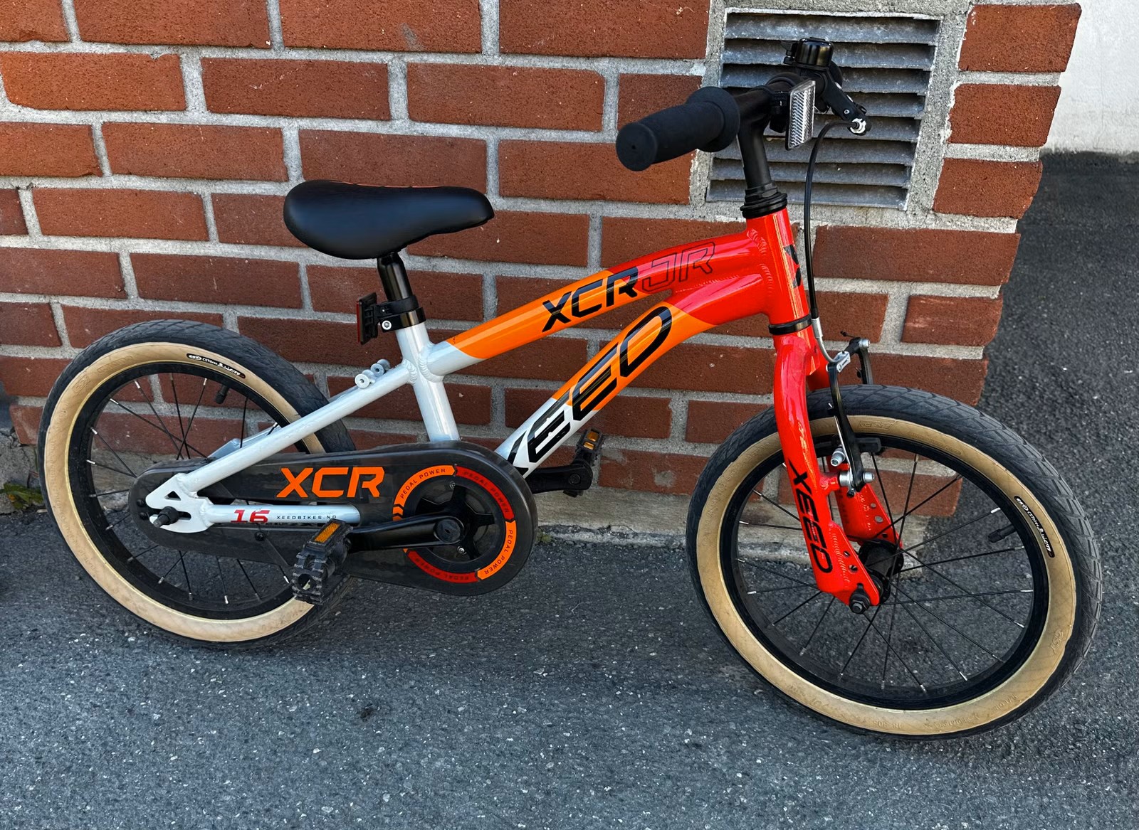 Lett og solid 16" barnesykkel til leie (xcr jr lite)