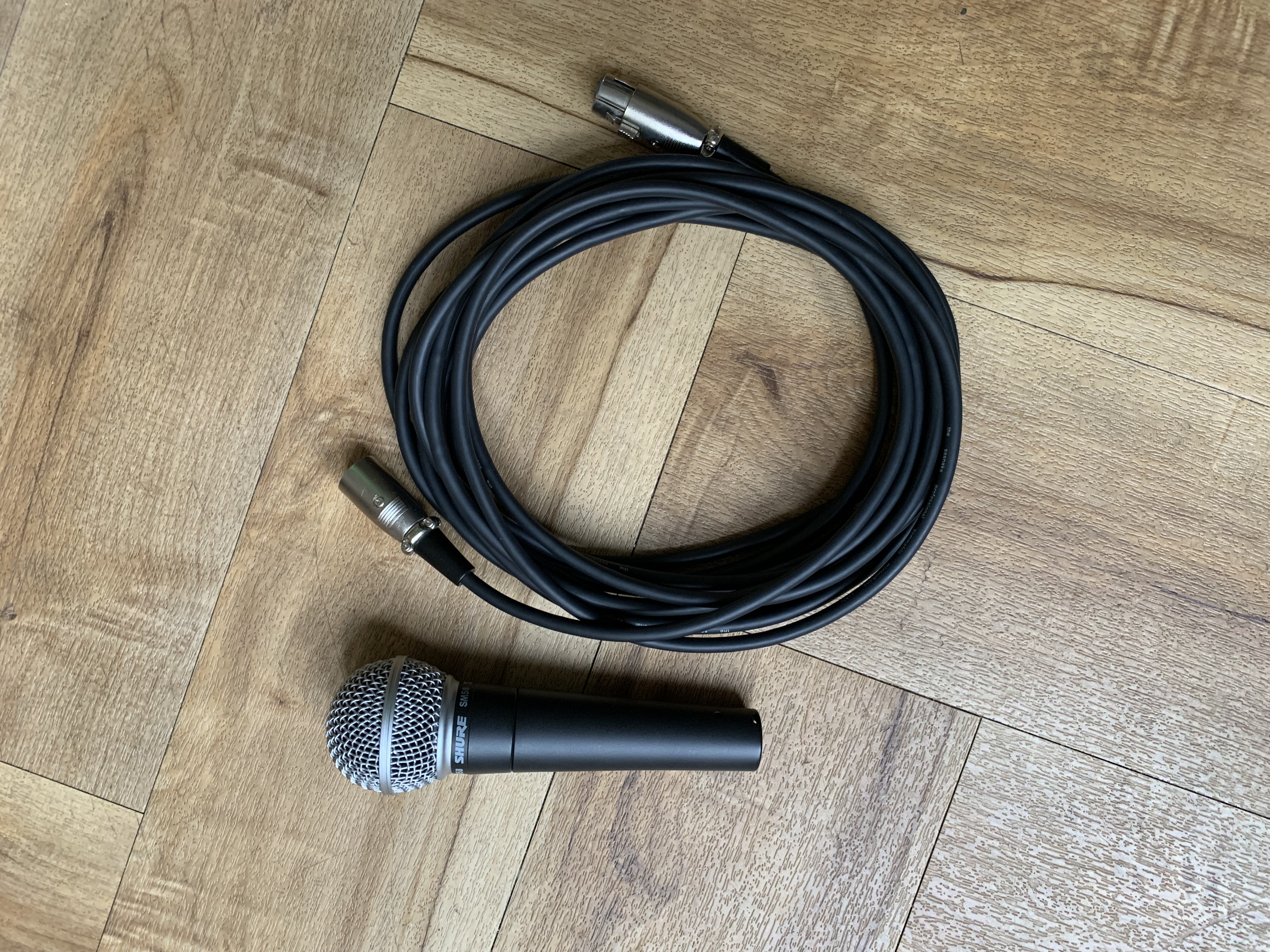 Shure sm58 microphone and xlr lead cable