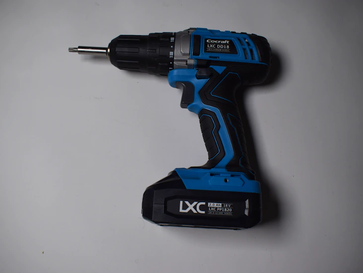 Akkuporakone / ruuvinväännin 18 v
