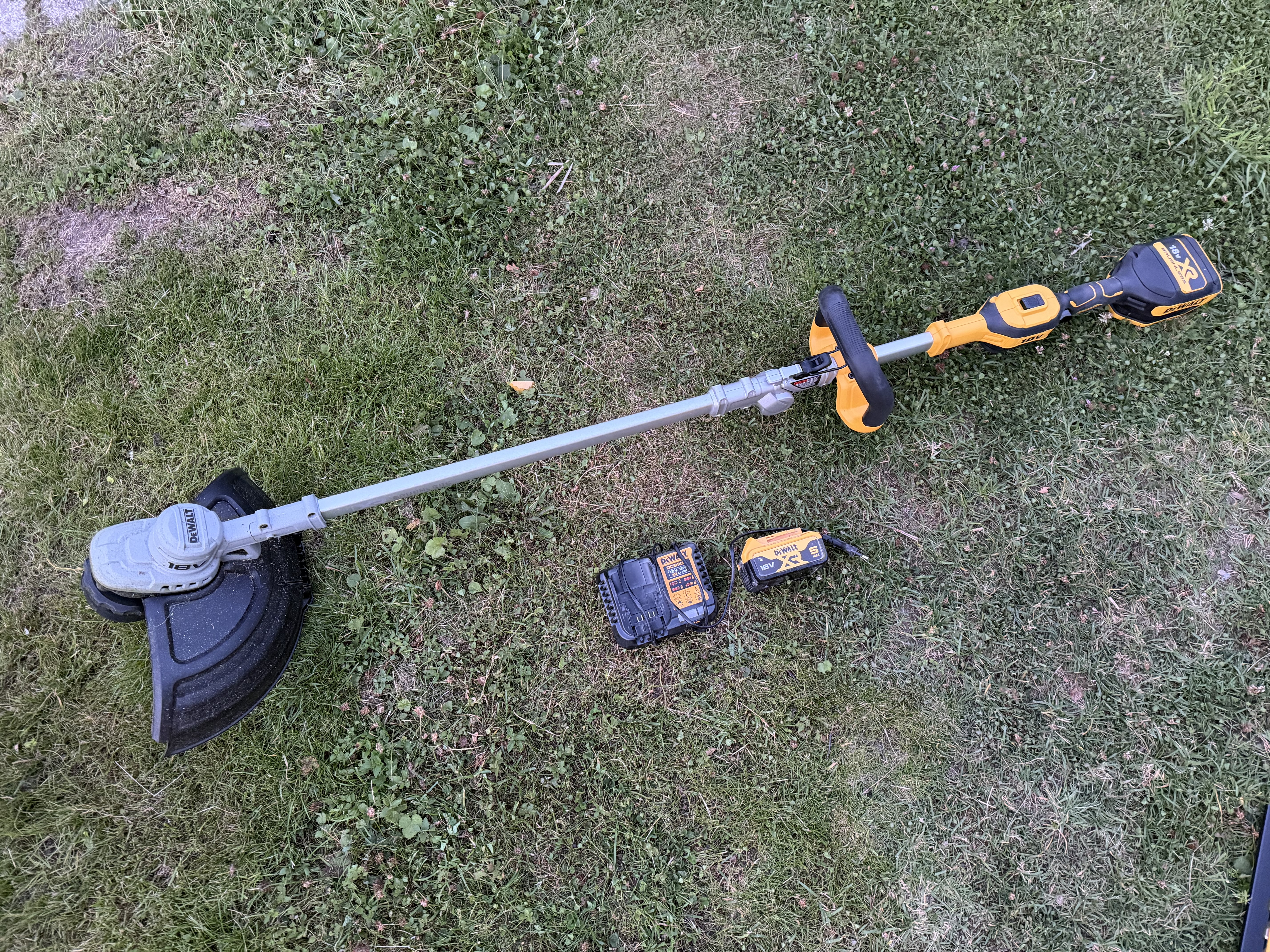 Dewalt batteridriven grästrimmer dcmst561