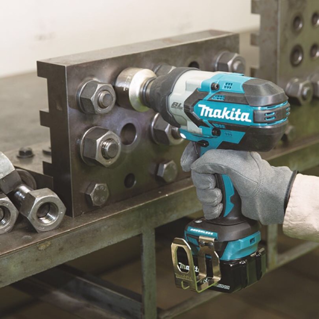 Makita mutterdragare