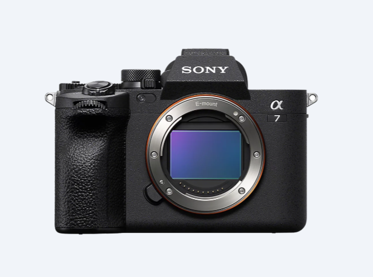 Sony α7 iv full-frame hybrid camera + fe 3.5-5.6/28-70 zoom lens