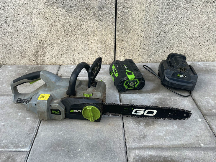 Ego batteridriven motorsåg med 4ah batteri och laddare