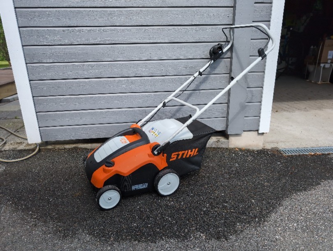 Stihl rle240 vertikalskjærer/ mosefjerner