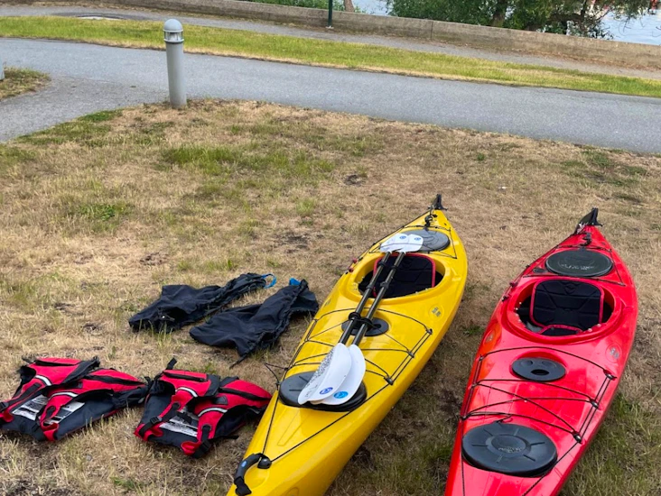 Kajak 2st enmanna i bra skick + tillbehör