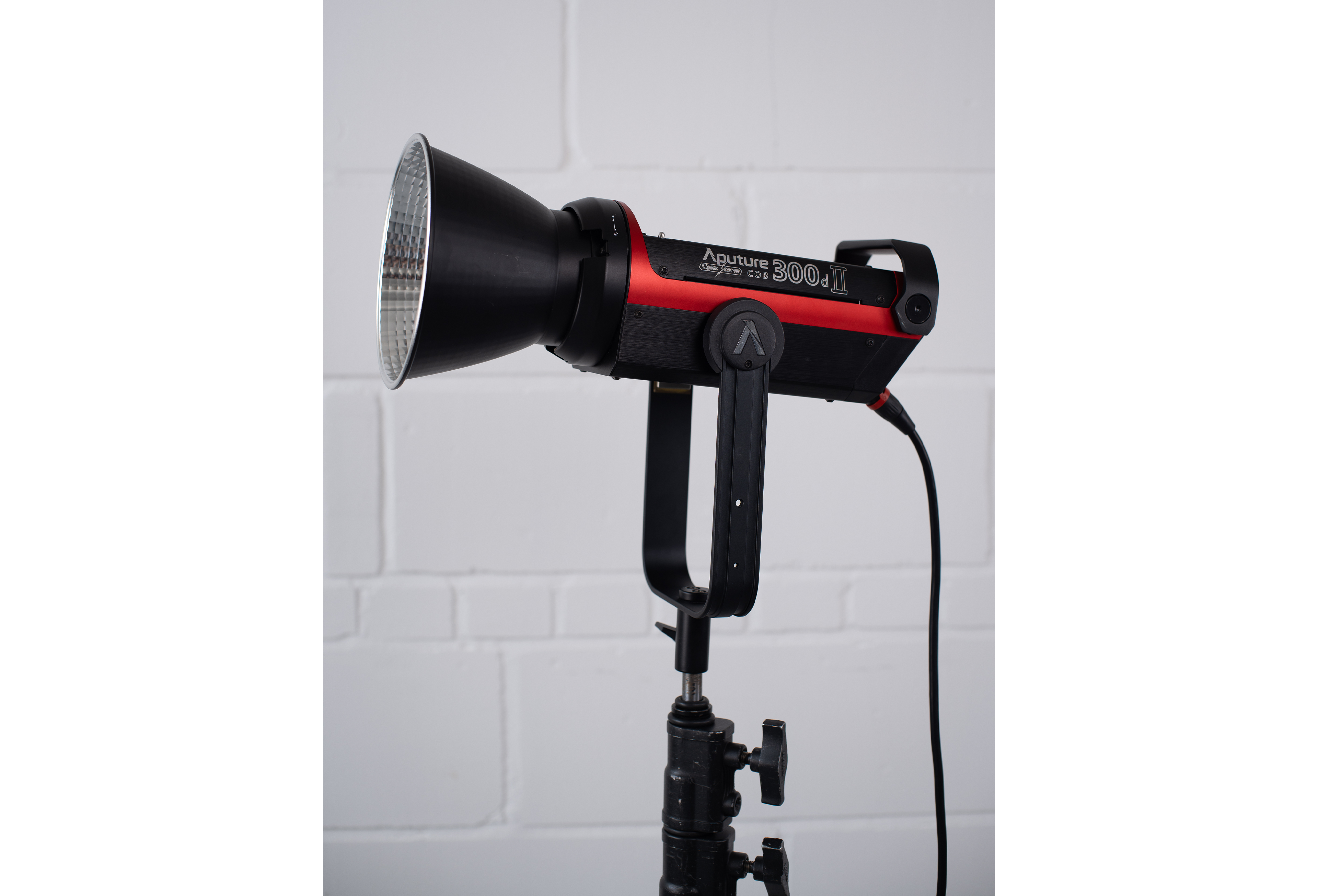 Aputure light storm 300d ii daylight led light