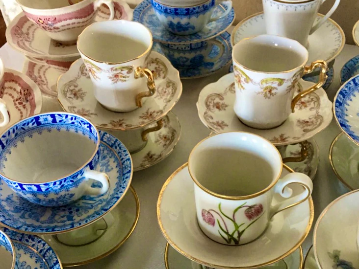 Vintage porslin uthyres för bröllop och fest