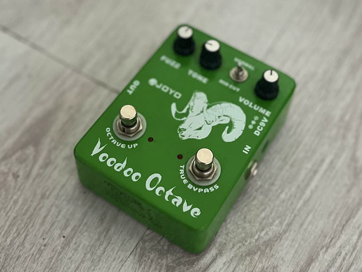 Voodoo octave guitar pedal