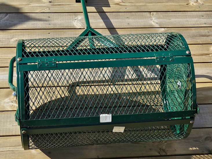 Soil spreader / maanlevitin /