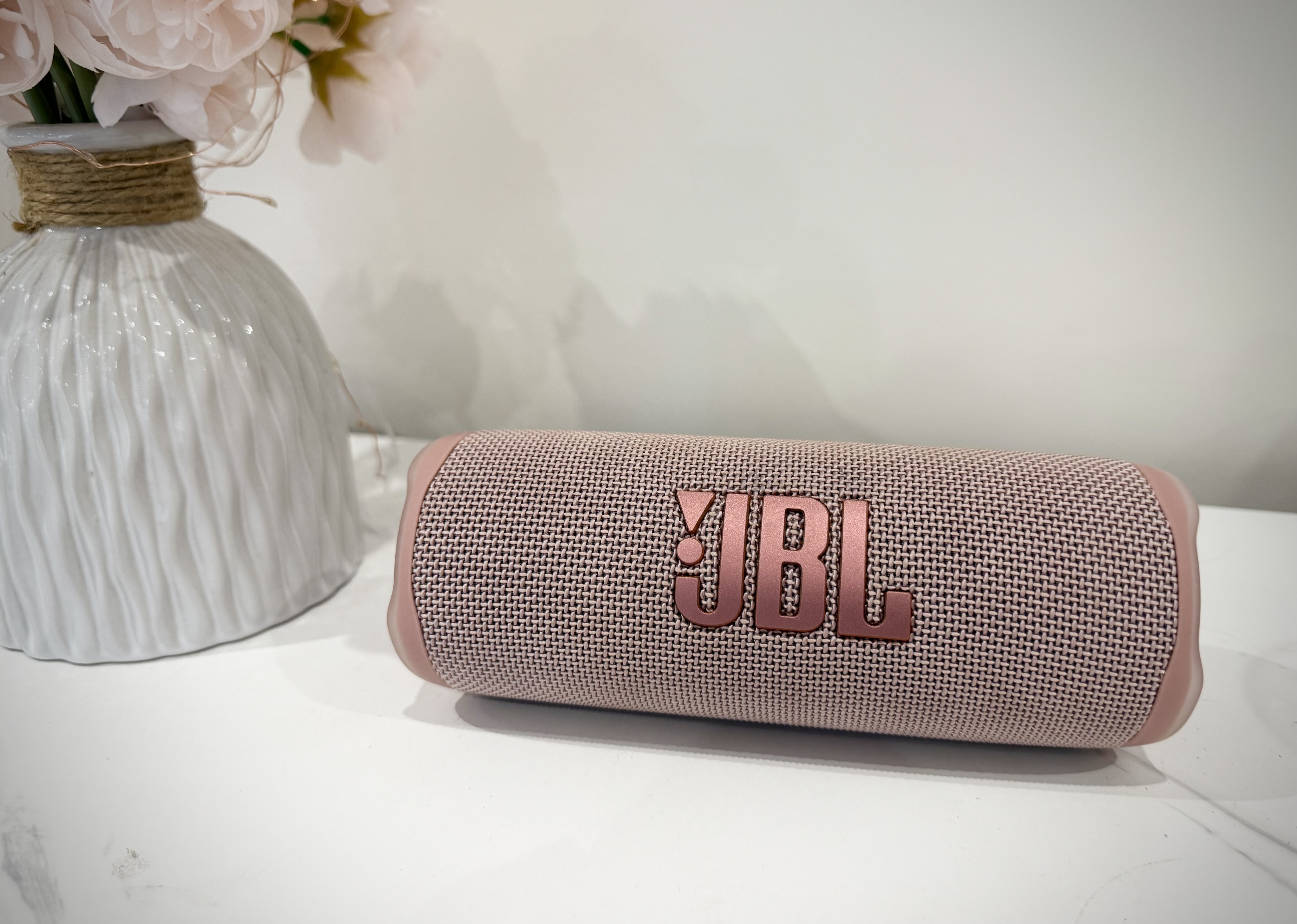 Jbl flip 6 portable bluetooth speaker – 12 hour battery, waterproof, and rechargeable. speaker hire for house parties, bbq’s and dinner parties