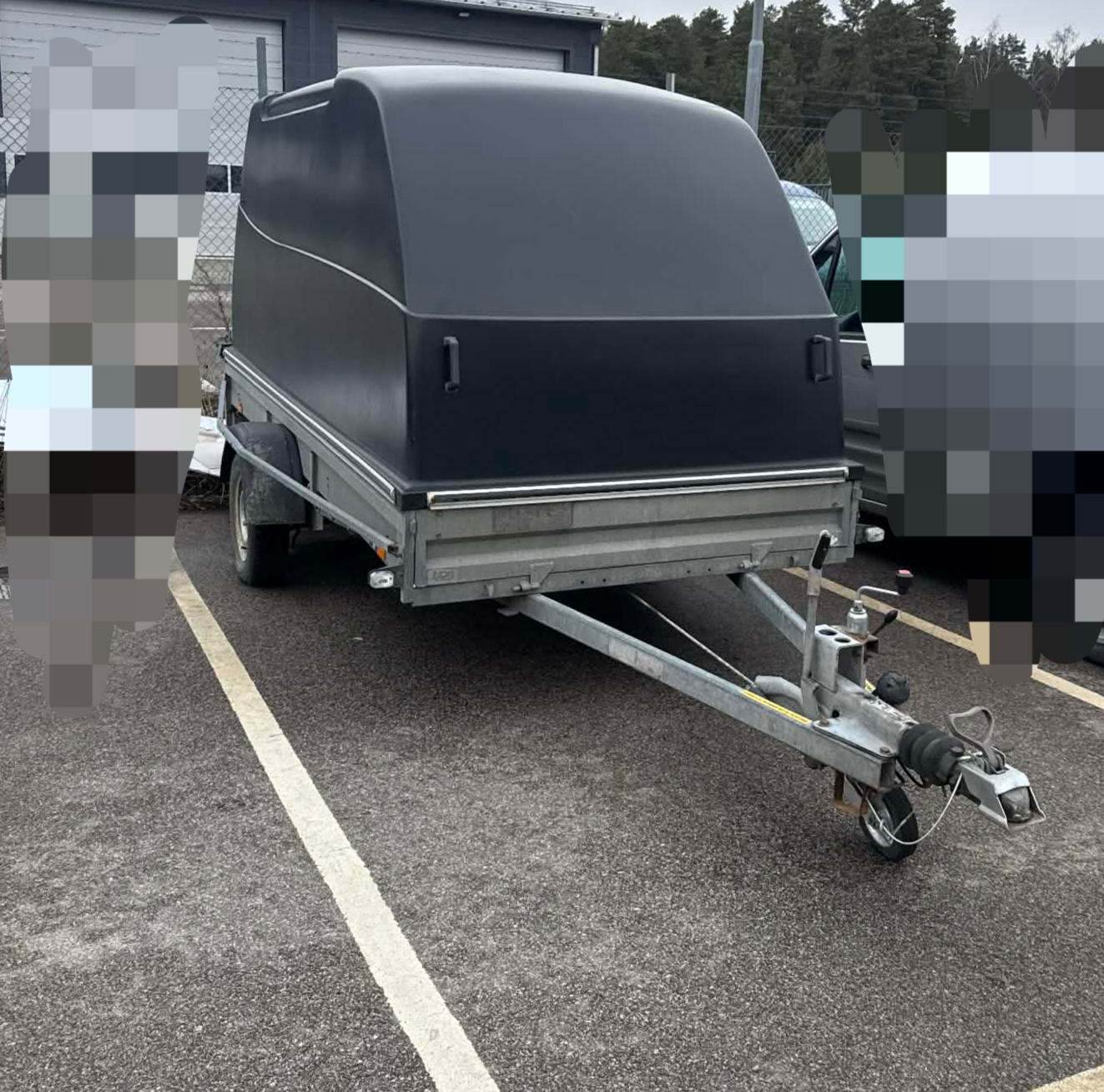 Bromsat släp med kåpa (strömlinjeformad)