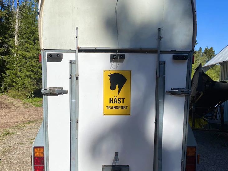 Ponnyanpassad hästtransport