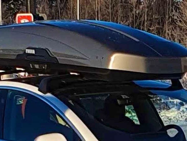 Takbox med takräcke till tesla model 3