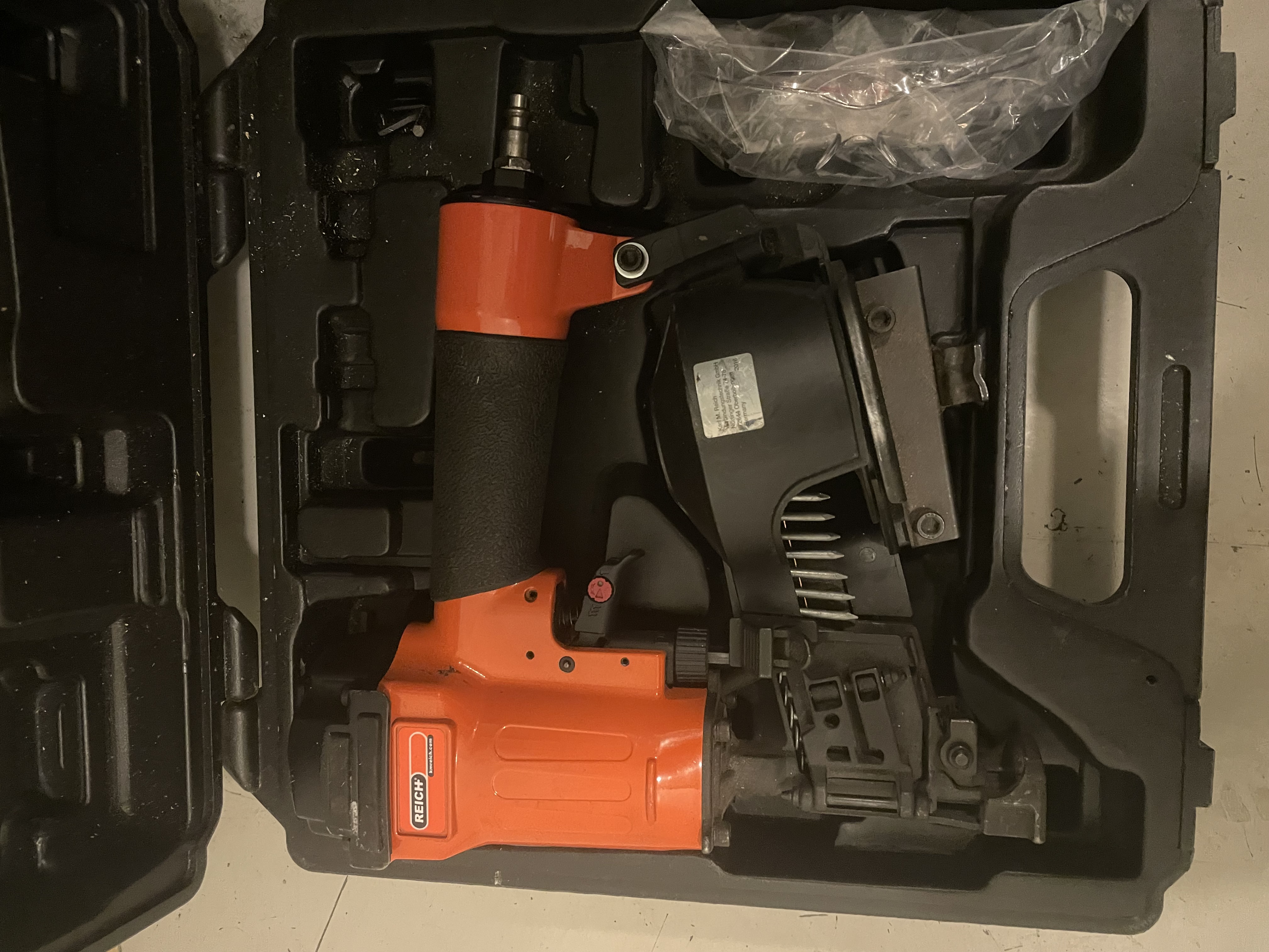 Spikerpistol for pappspiker
