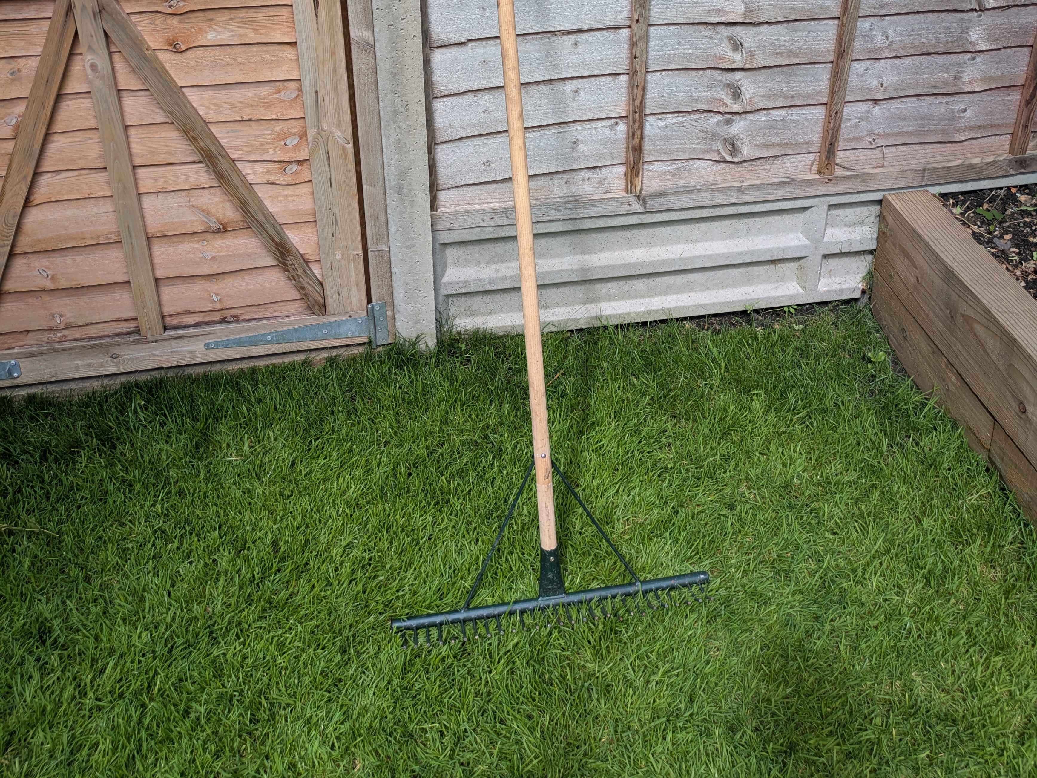 55cm / 21.6" landscaping rake 