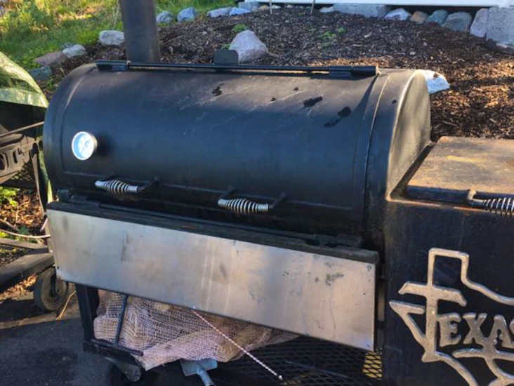 Amerikansk smoker, grill, gatekjøkken