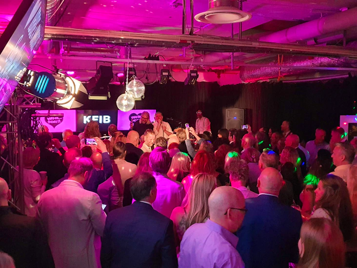 Festlokal med sportbar (egen mat & dryck) – studiobaren – endast slutna sällskap