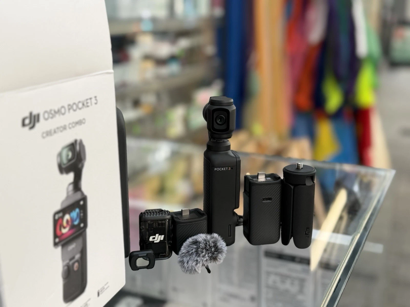 Dji osmo pocket 3 creator combo - 4k vlogging camera & mic