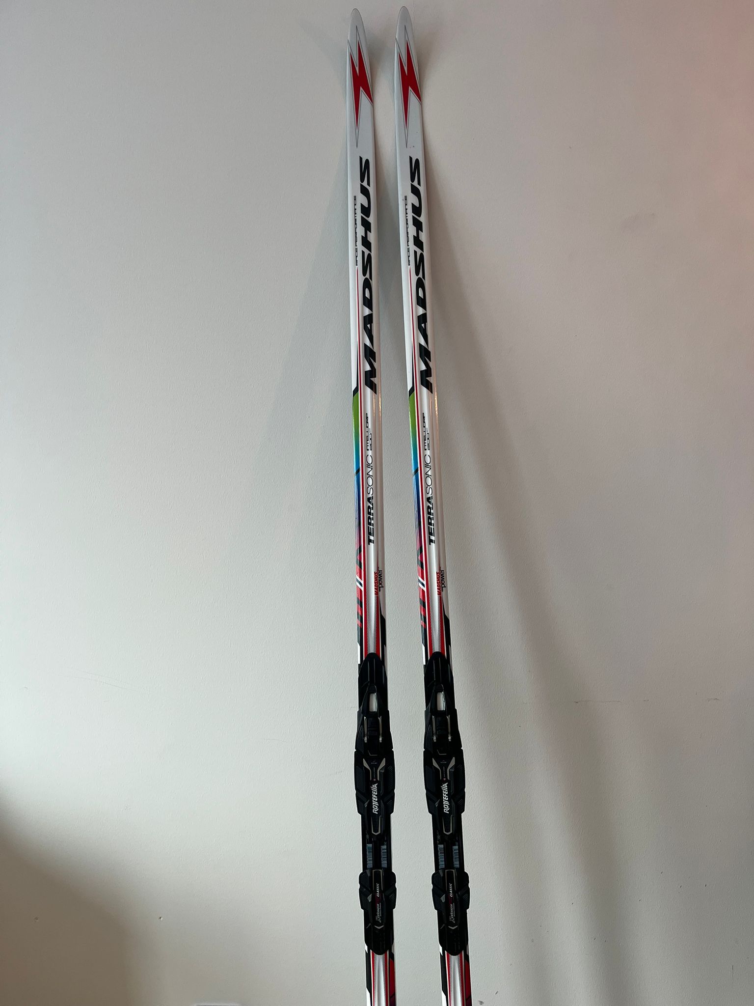 Längdskidor med stavar och pjäxor 41