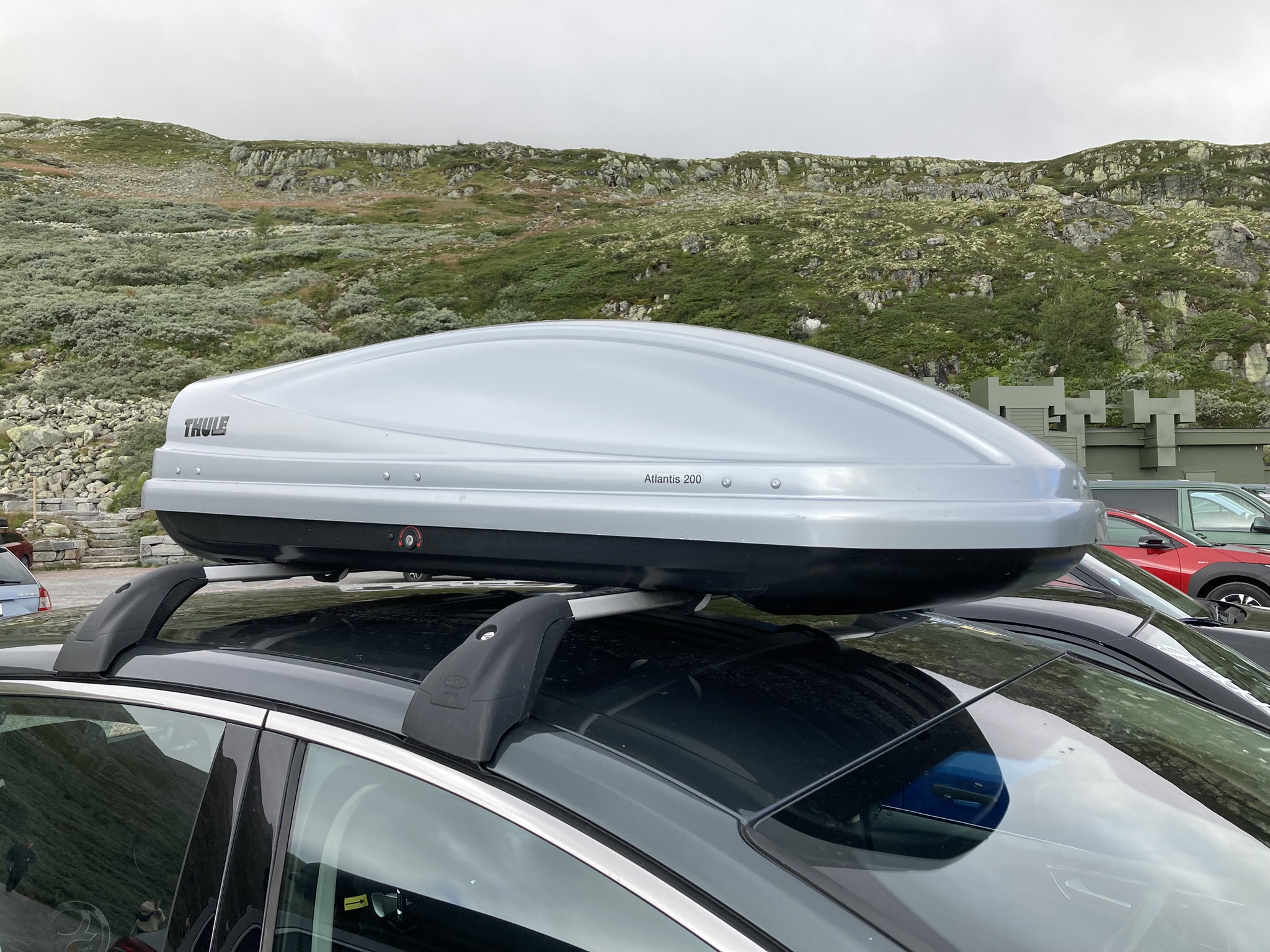 Rummelig thule atlantis 200 tagboks m. tagbøjler (ford s-max)