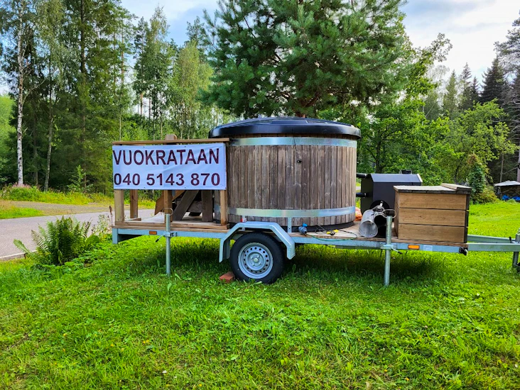 Iso ja siisti kärrypalju savitaipaleella