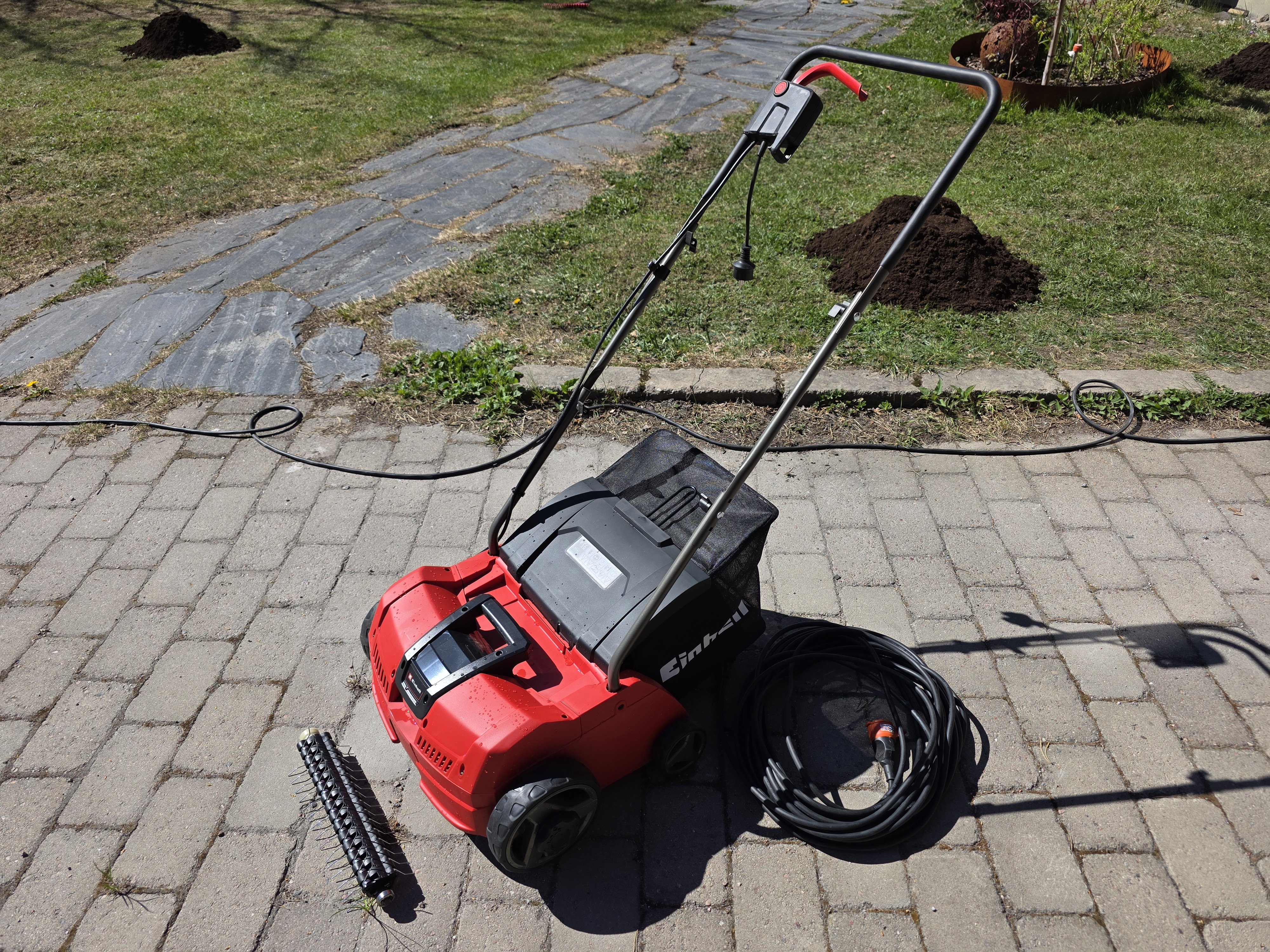 Einhell vertikalskärare, gräsluftare och mossrivare