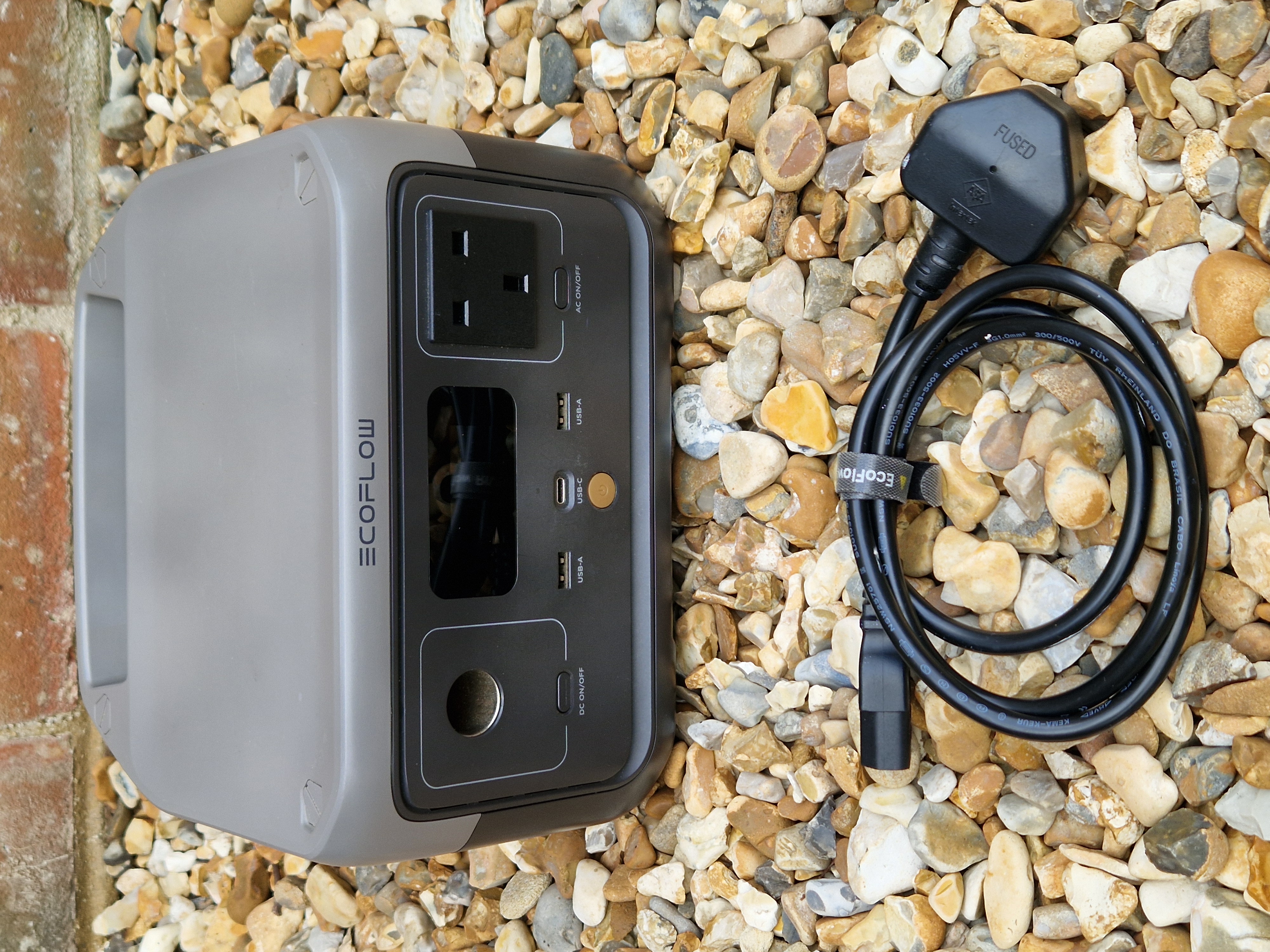 Ecoflow river 2 portable power station – 256wh / 300w – camping, festivals,