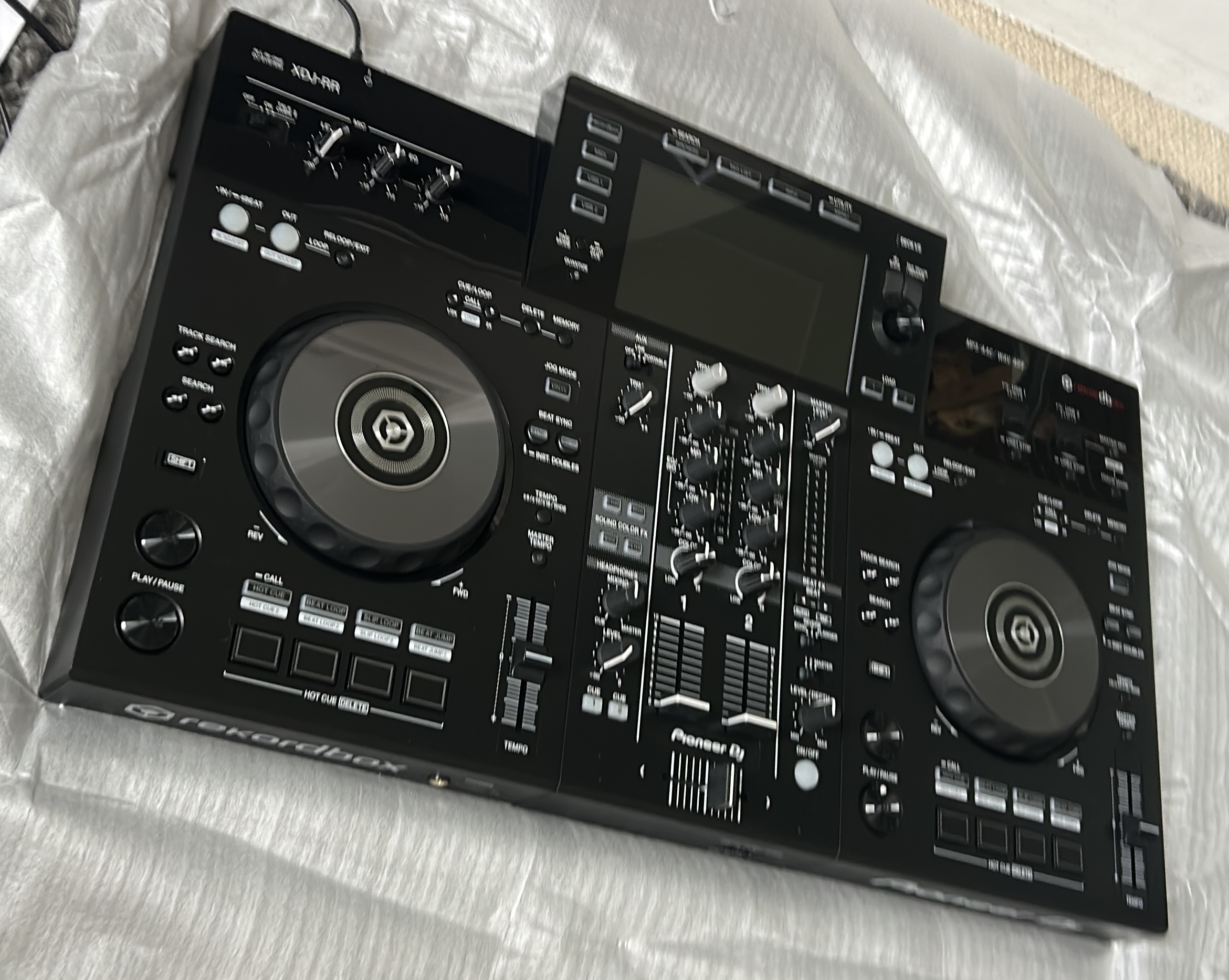 Pioneer dj xdj-rr with carry case