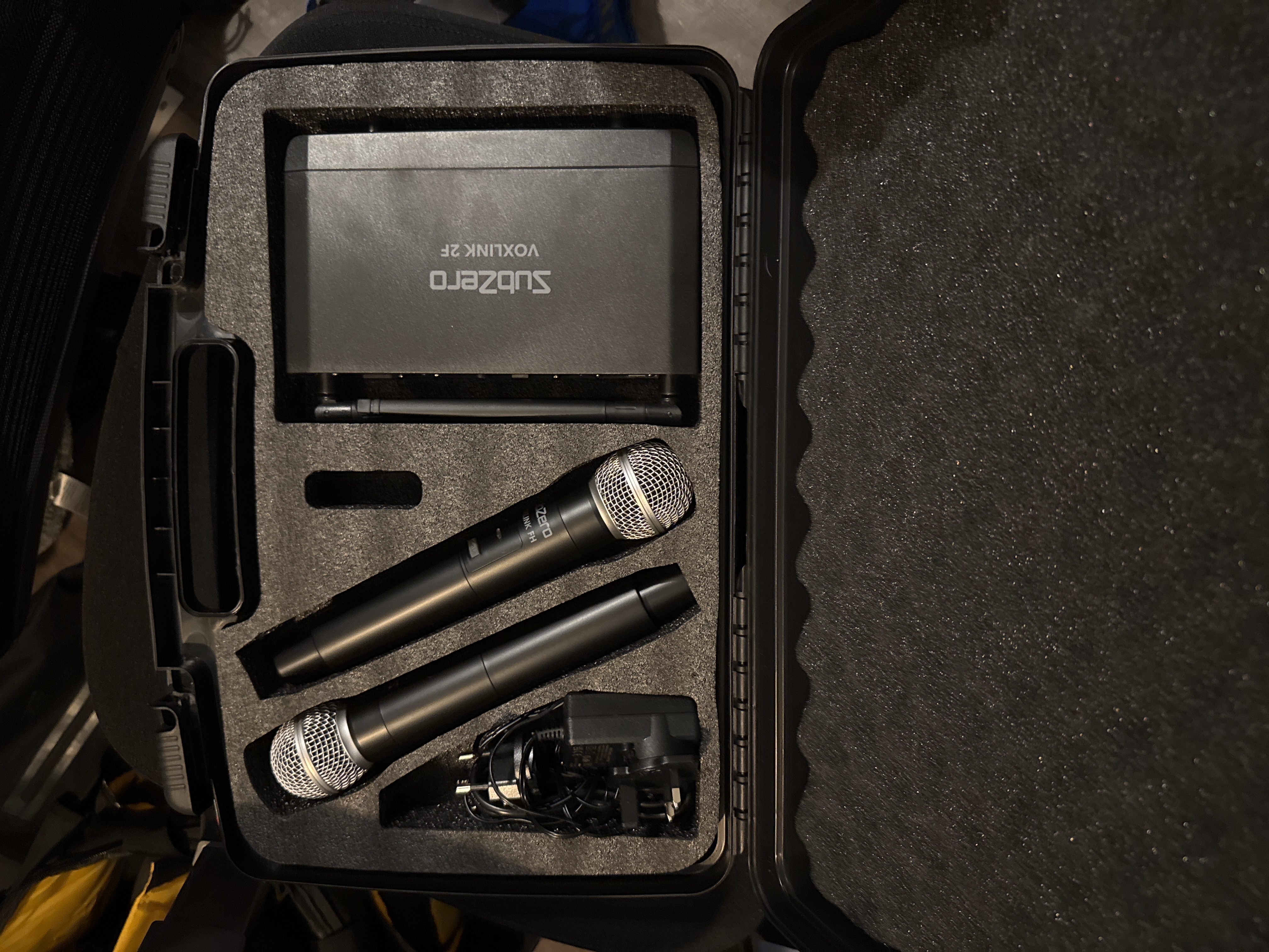 Wireless microphone pair