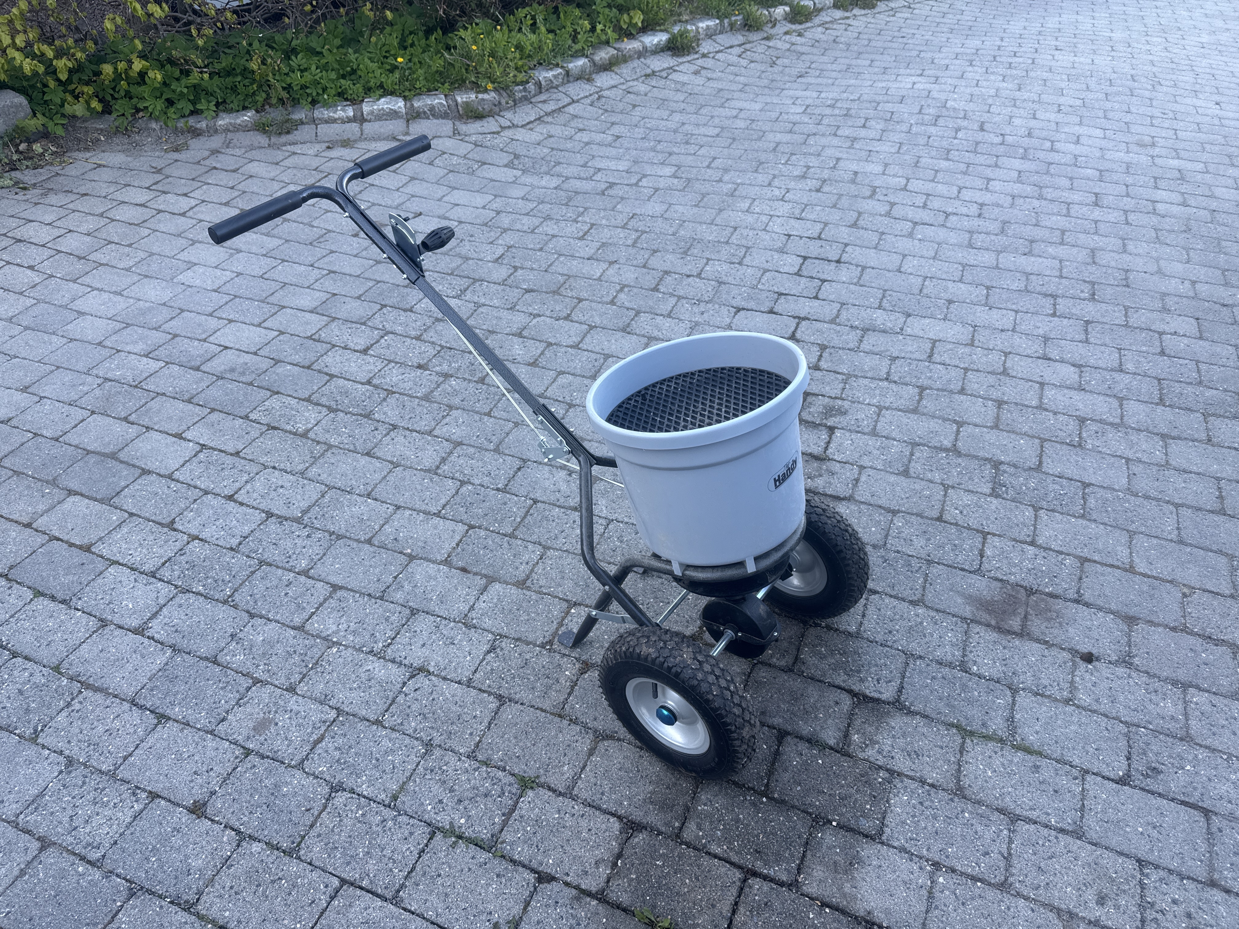 Praktisk gjødselspreder