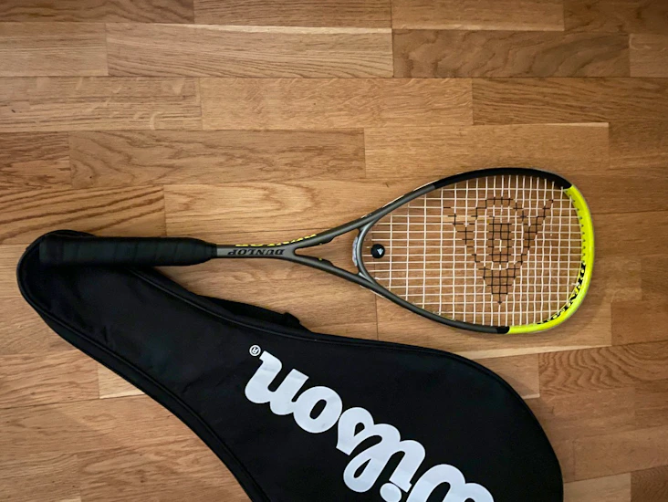 Squash racket dunlop (av de beste) +baller