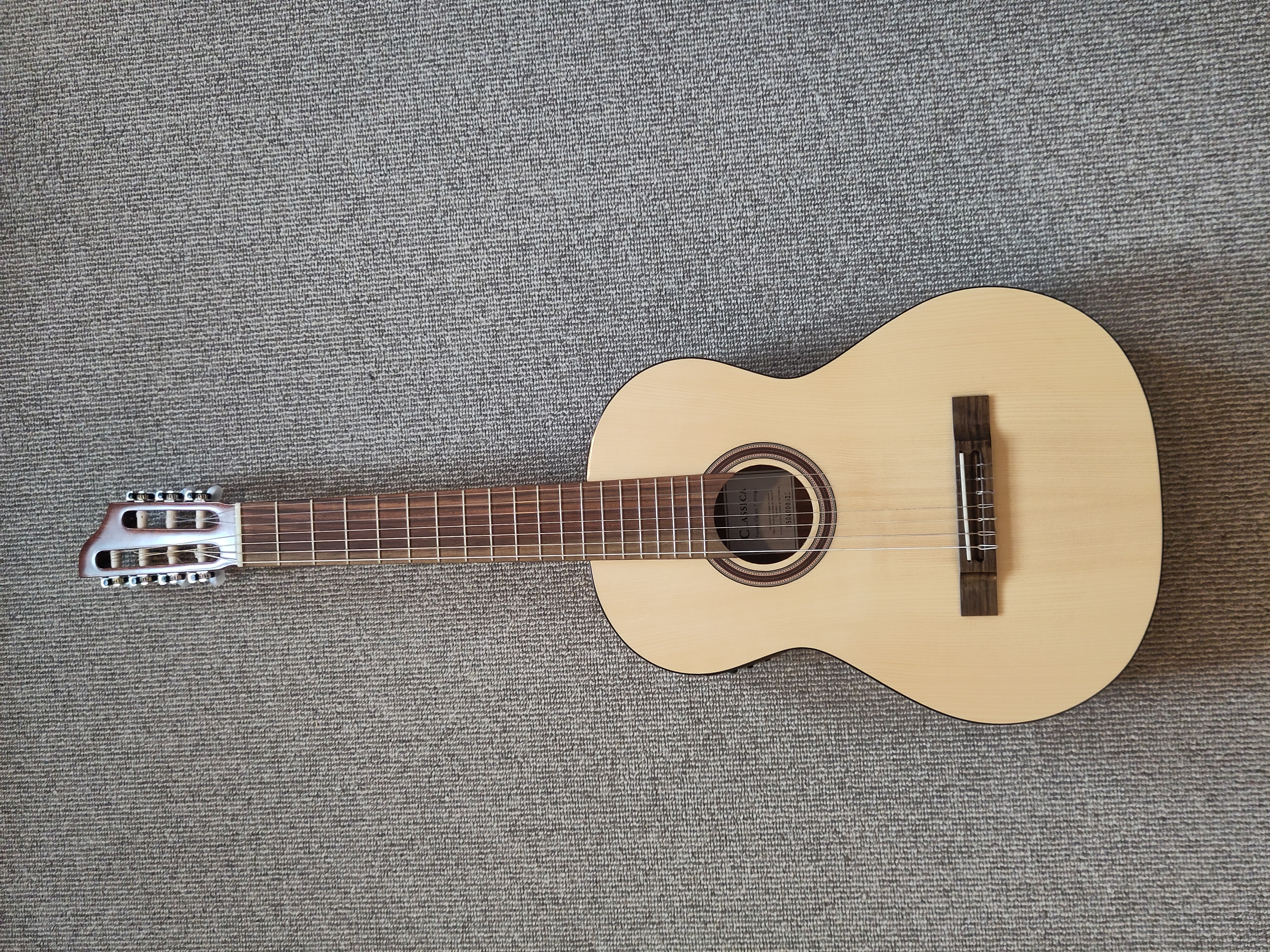 Syvstrengs nylongitar 