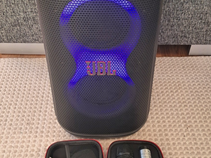 Jbl partybox120 karaoke-kaiutin ja 2 mikrofonia