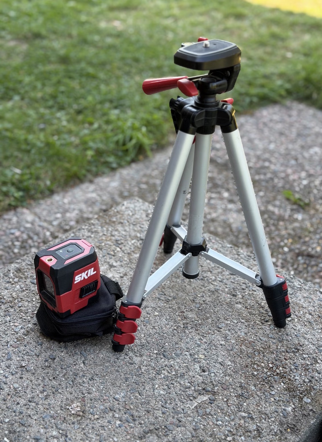 Krysslaser med stativ
