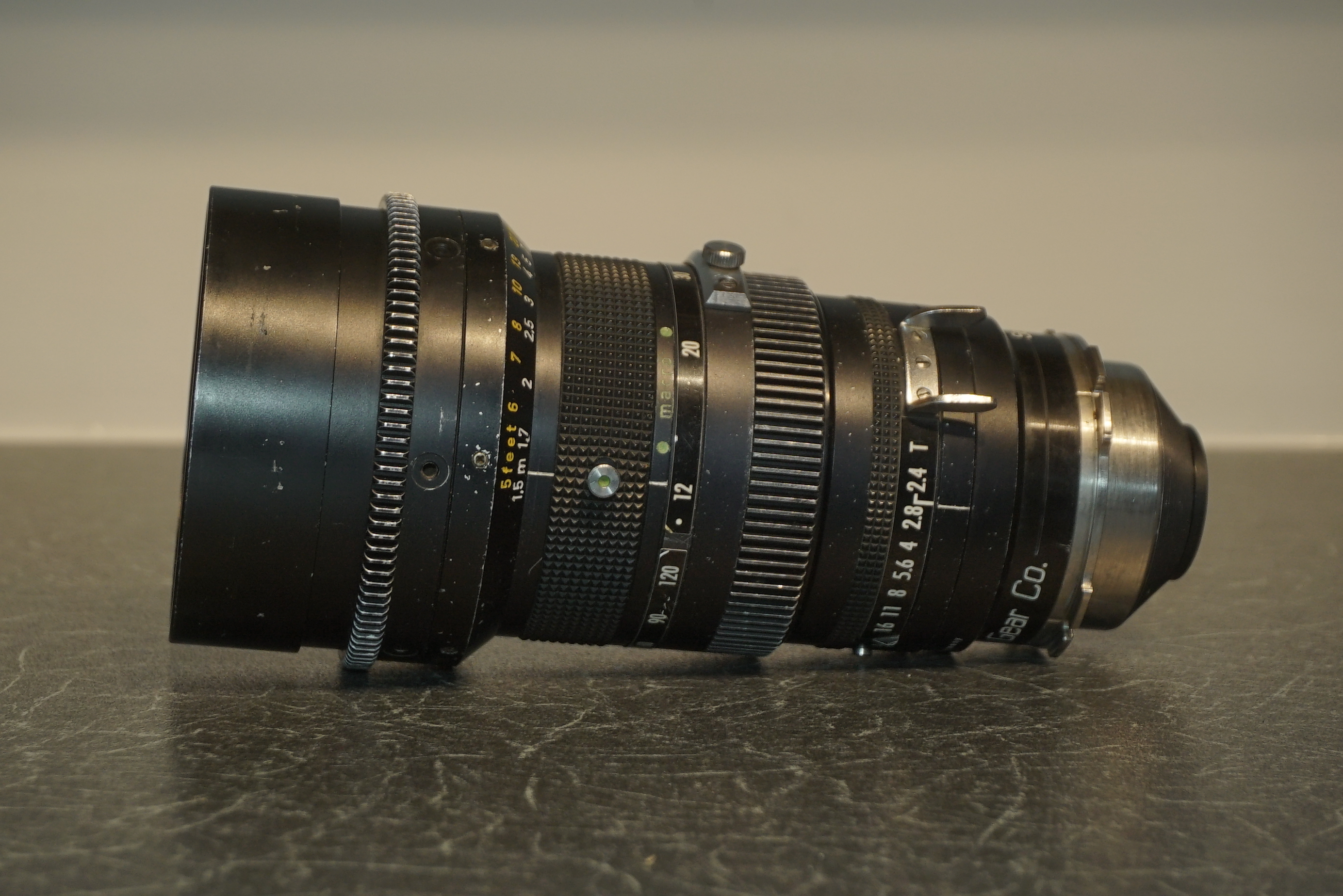 Carl zeiss vario-sonnar 12-120mm t2.4 super16 cinema zoom lens