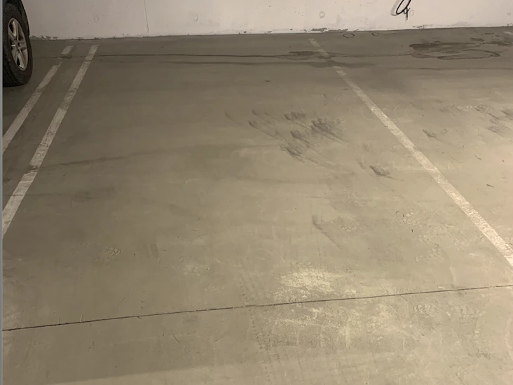 Parkeringsplass i olav magnussons veg, p-hus med lademuligheter