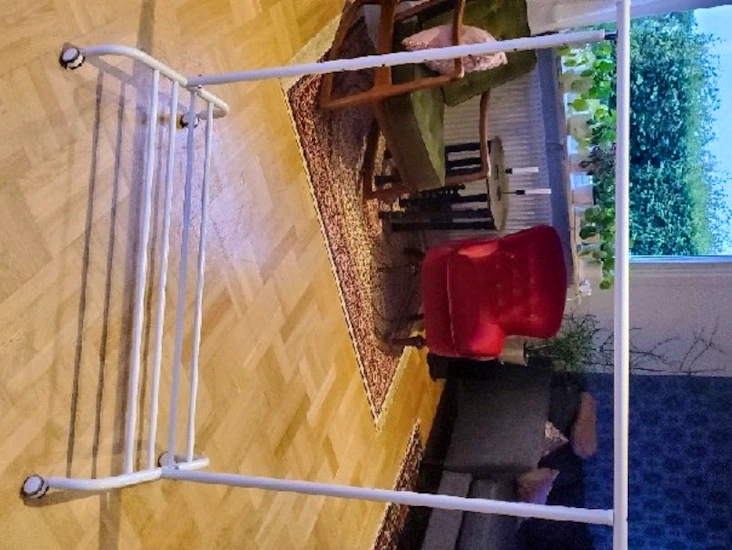 Klädställning med hjul