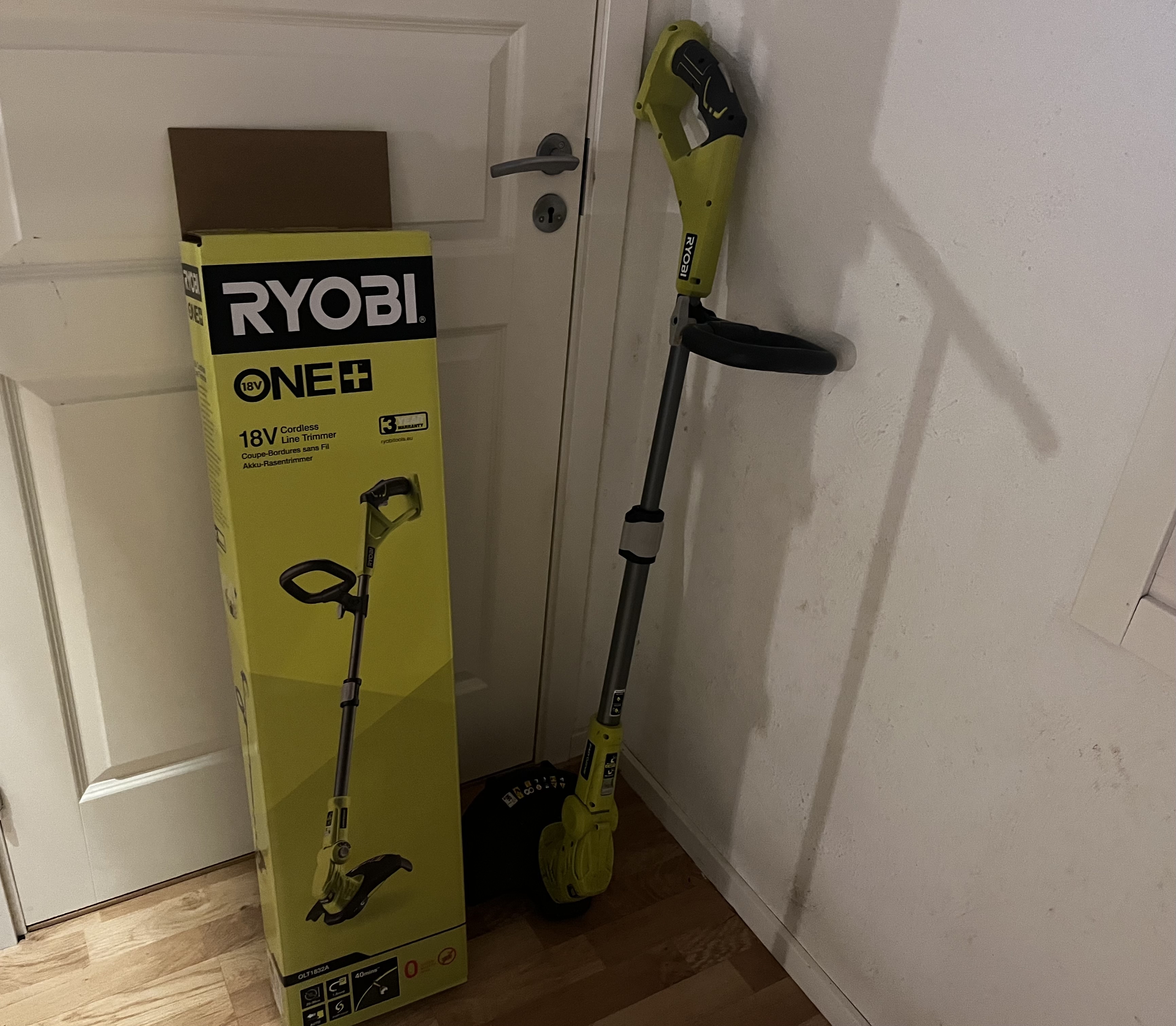 Ryobi grästrimmer inklusive laddare 18 v