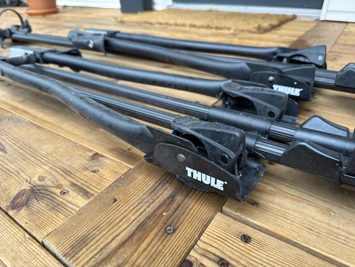 Thule-pyörätelineet (2 kpl) auton katolle