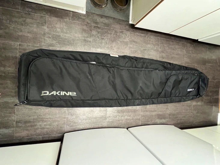 Dakine skidfodral med hjul (helt oanvänt).