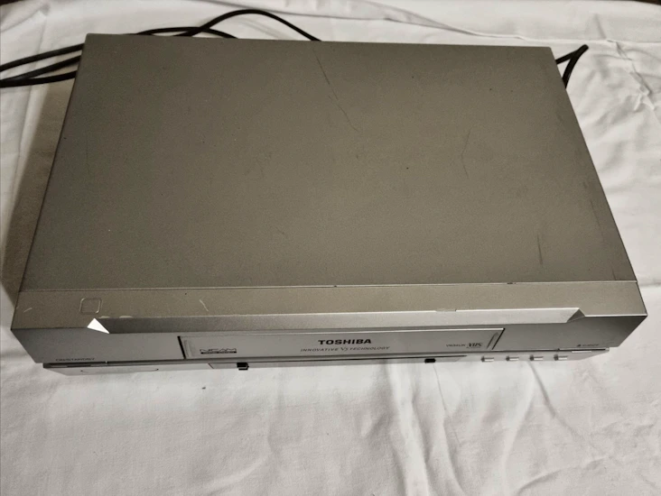 Toshiba vhs player